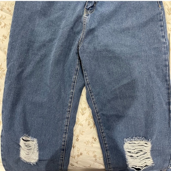 Boohoo Blue Mid Rise Boyfriend Jean - Picture 3 of 5